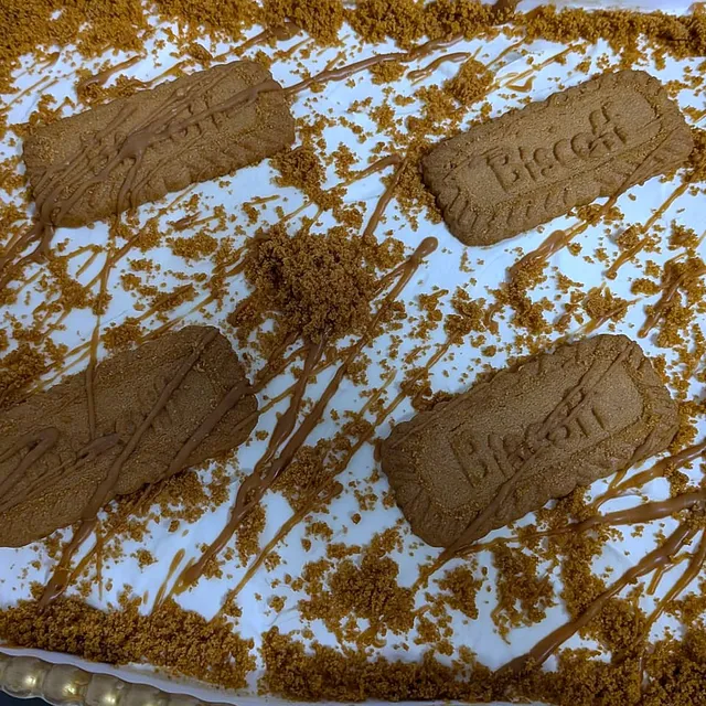 Biscoff traybake